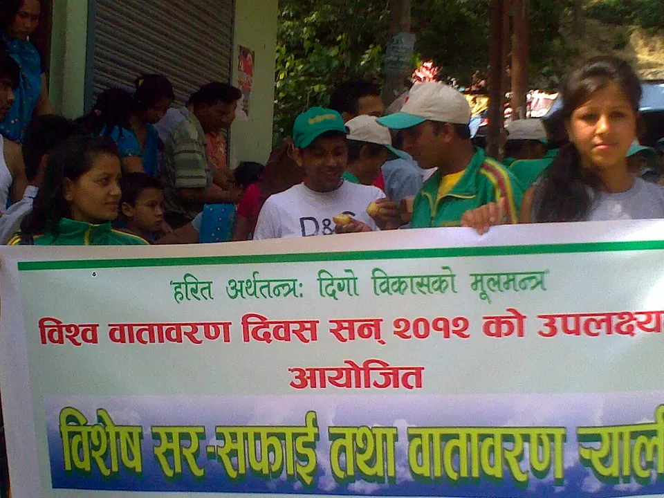 Participants with the World Environment Day 2012 special clean-up banner
